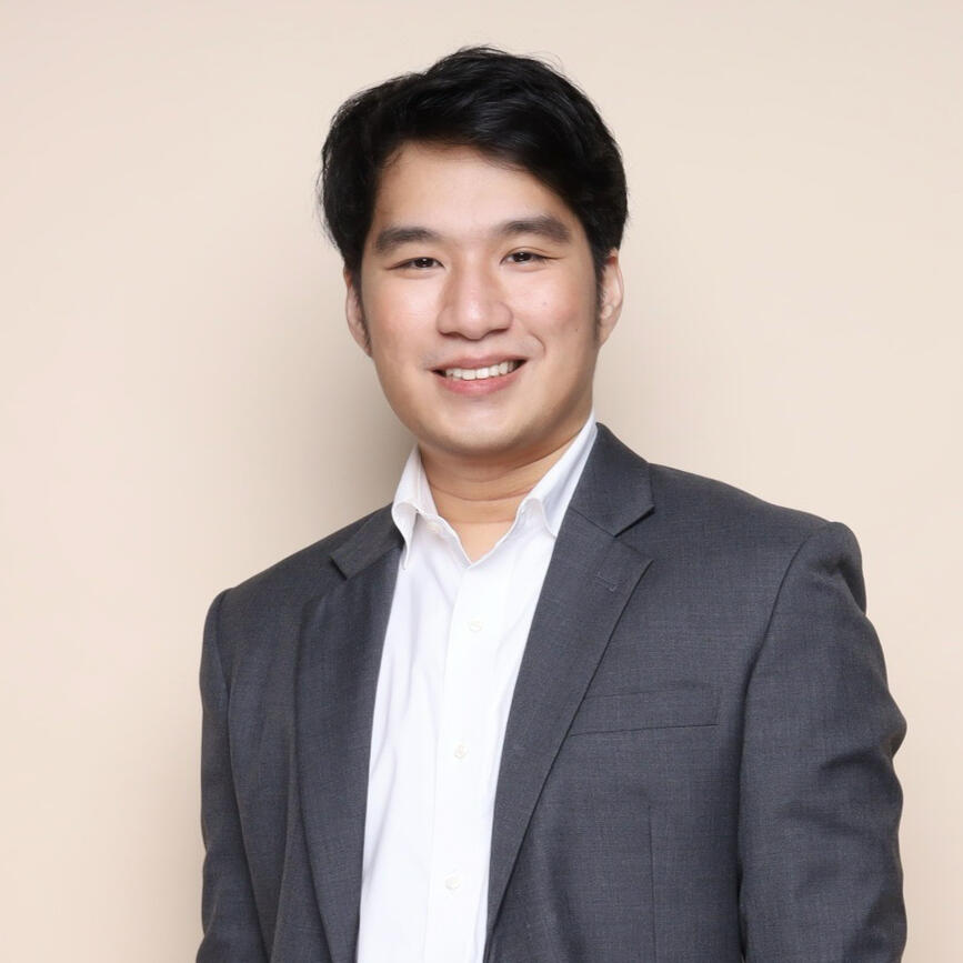 รูปของครูไอซ์ชาคริต รูปของครูไอซ์ชาคริตสอนเปียโน